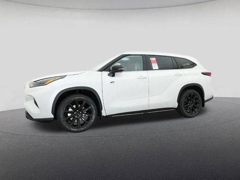 New 2026 Toyota Highlander XLE image 18