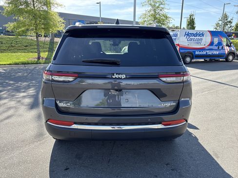 Certified 2025 Jeep Grand Cherokee Laredo X image 10