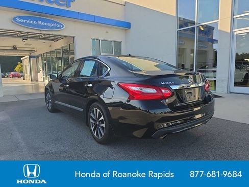 Used 2017 Nissan Altima 2.5 SV w/ Convenience Package FWD image 3