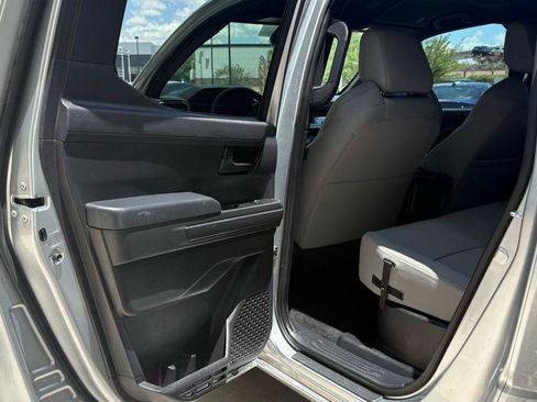 Used 2025 Toyota Tacoma SR5 AWD/4WD image 27