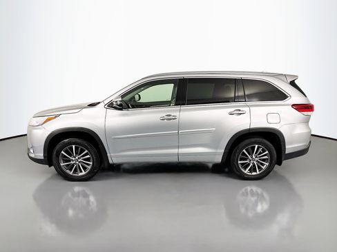 Used 2017 Toyota Highlander XLE image 8