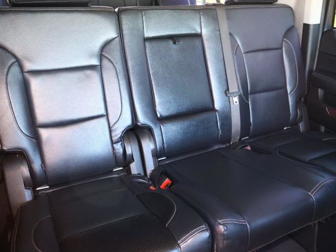 Used 2019 GMC Yukon XL SLE w/ Convenience Package image 16