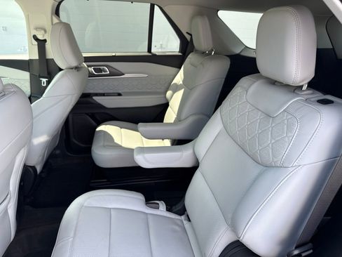 Used 2025 Ford Explorer Platinum w/ LUX Leather Package AWD/4WD image 16