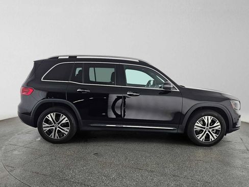 Used 2024 Mercedes-Benz GLB 250 image 2