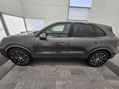 Certified 2025 Porsche Cayenne image 2
