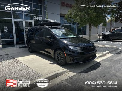 New 2025 Chrysler Pacifica Select w/ Fav Edition Package