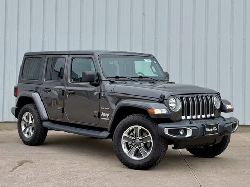 Used 2018 Jeep Wrangler Unlimited Sahara AWD/4WD image 8