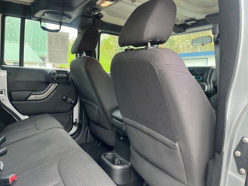 Used 2014 Jeep Wrangler Unlimited Sport w/ Connectivity Group AWD/4WD image 27