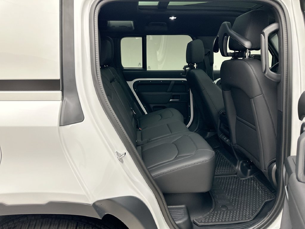 New 2026 Land Rover Defender 110 S AWD/4WD image 7