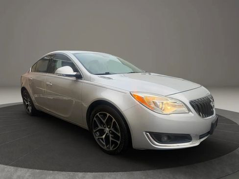 Used 2017 Buick Regal Sport Touring image 3