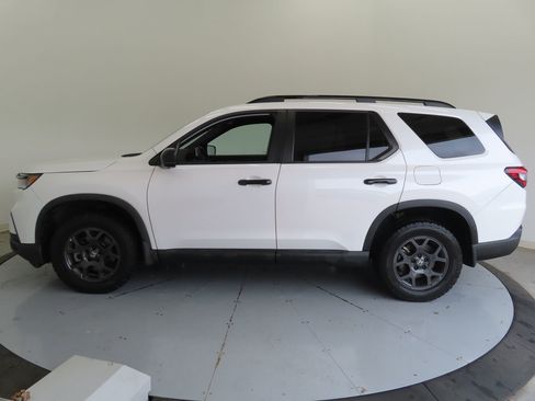 Used 2023 Honda Pilot TrailSport image 7