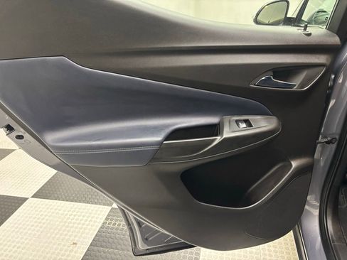 Used 2022 Chevrolet Bolt EUV LT w/ Convenience Package image 13