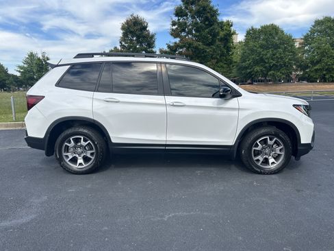 Used 2023 Honda Passport TrailSport image 10