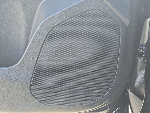 Certified 2025 Chevrolet Trax RS w/ Sunroof Package image 25