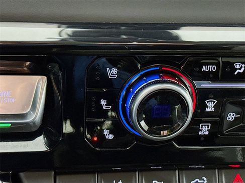 Used 2024 GMC Sierra 2500 AT4X image 13