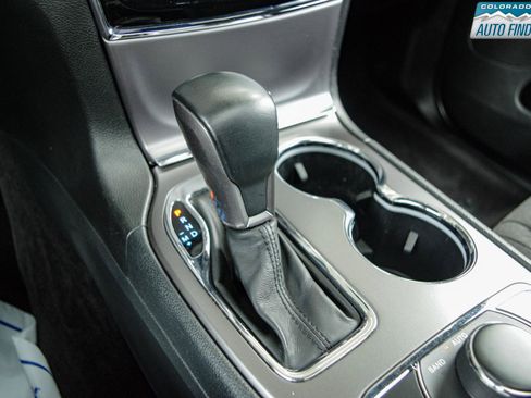 Used 2019 Jeep Grand Cherokee Laredo AWD/4WD image 18