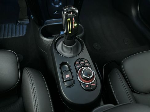 Certified 2024 MINI Cooper SE image 22