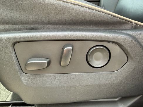 Certified 2023 GMC Yukon SLT w/ SLT Premium Package image 18