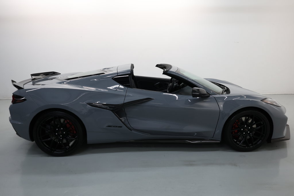 Used 2024 Chevrolet Corvette Z06 w/ Stealth Interior Trim Package RWD image 34