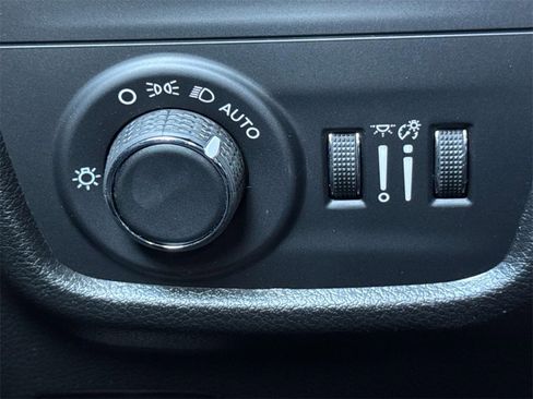 Used 2025 Jeep Grand Cherokee Laredo X w/ Luxury Tech Group I image 17