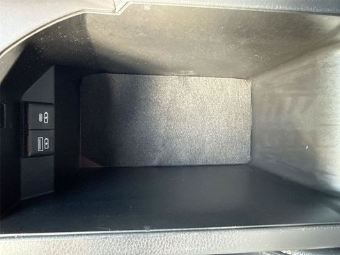 Used 2022 Toyota Camry XSE FWD image 39