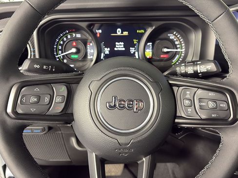 Used 2025 Jeep Wrangler Unlimited Rubicon 4xe AWD/4WD image 46