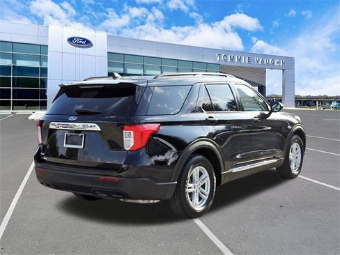 Used 2022 Ford Explorer XLT image 4