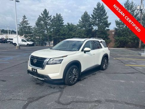 Certified 2024 Nissan Pathfinder SL w/ SL Premium Package AWD/4WD image 4