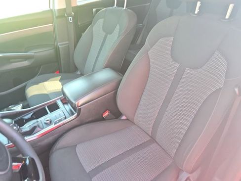 Used 2023 Kia Sorento LX AWD/4WD image 14