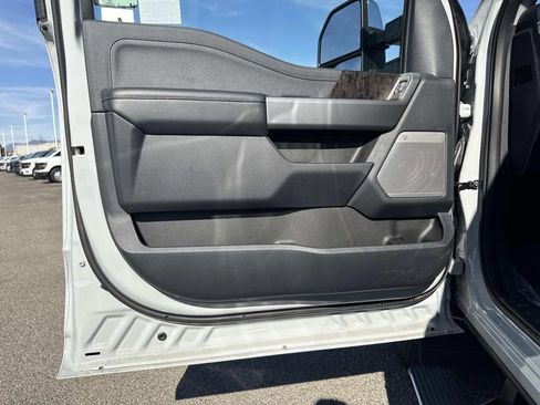 New 2025 Ford F350 Lariat w/ Lariat Ultimate Package image 17