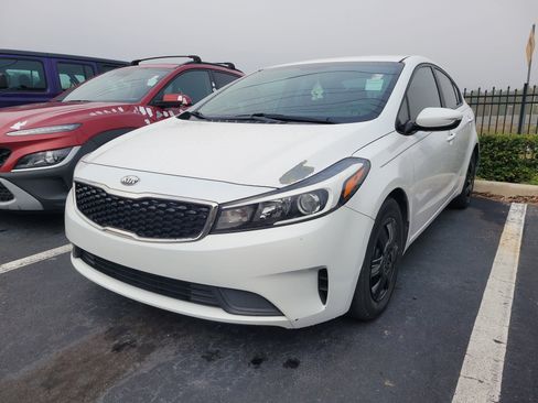 Used 2017 Kia Forte LX w/ LX Popular Package image 3