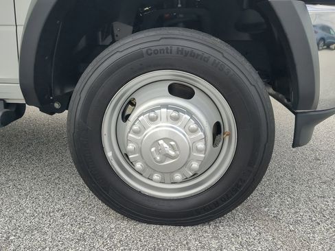 Used 2021 RAM 5500 Tradesman w/ Chrome Appearance Group image 9