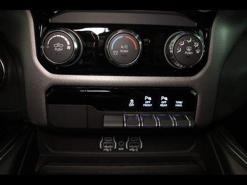 New 2026 RAM 1500 4x4 Crew Cab image 18