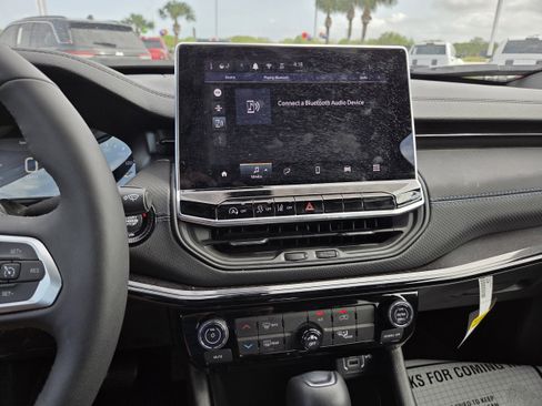 New 2026 Jeep Compass Latitude image 33