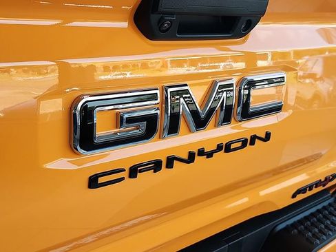 New 2026 GMC Canyon AT4X w/ LPO, Black Badging Package image 18