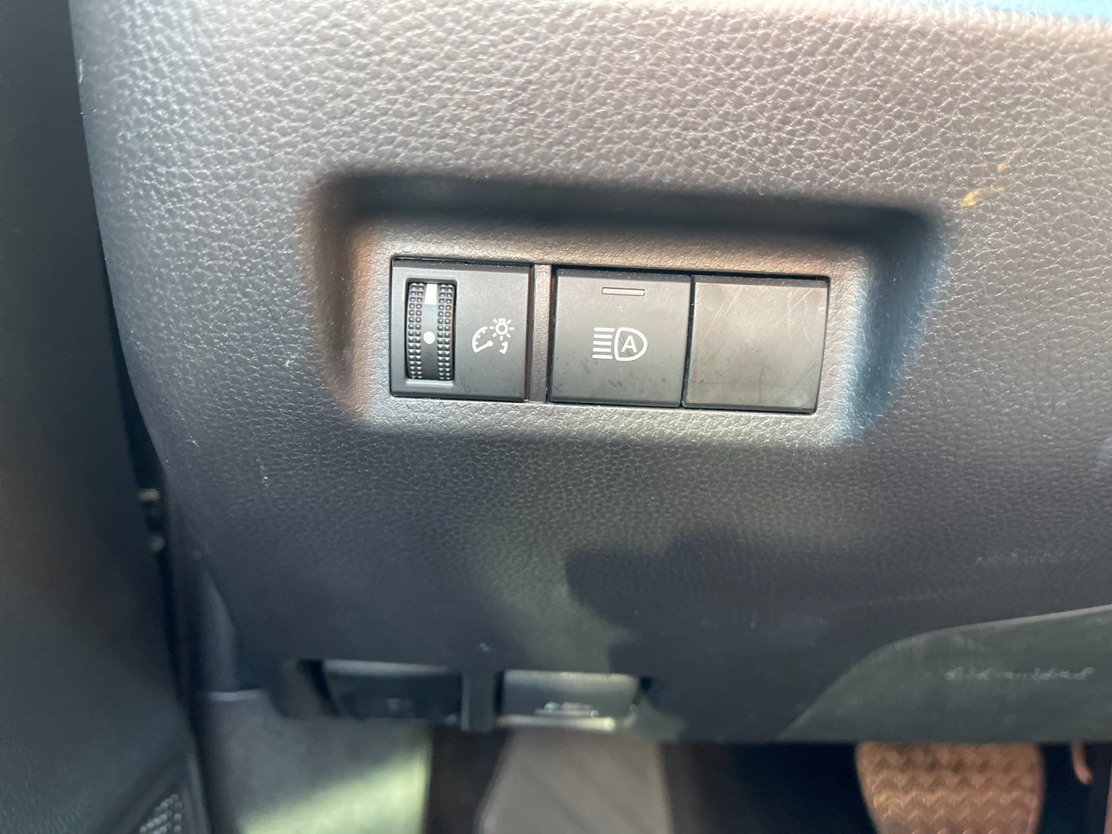 Used 2025 Toyota RAV4 LE AWD/4WD image 31