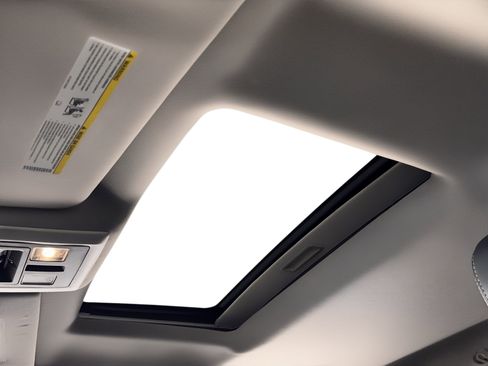 Used 2013 RAM 1500 Laramie w/ Convenience Group image 18