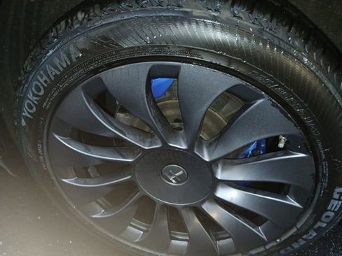 Used 2017 Tesla Model X 75D image 24