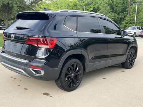 Certified 2022 Volkswagen Taos SE w/ Panoramic Sunroof Package FWD image 9