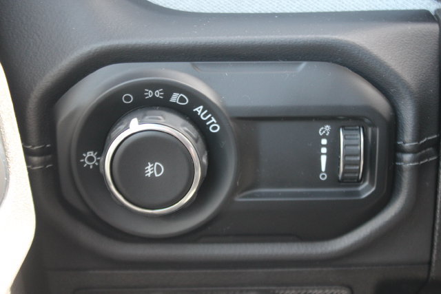 Used 2025 Jeep Wrangler Unlimited Sahara AWD/4WD image 17