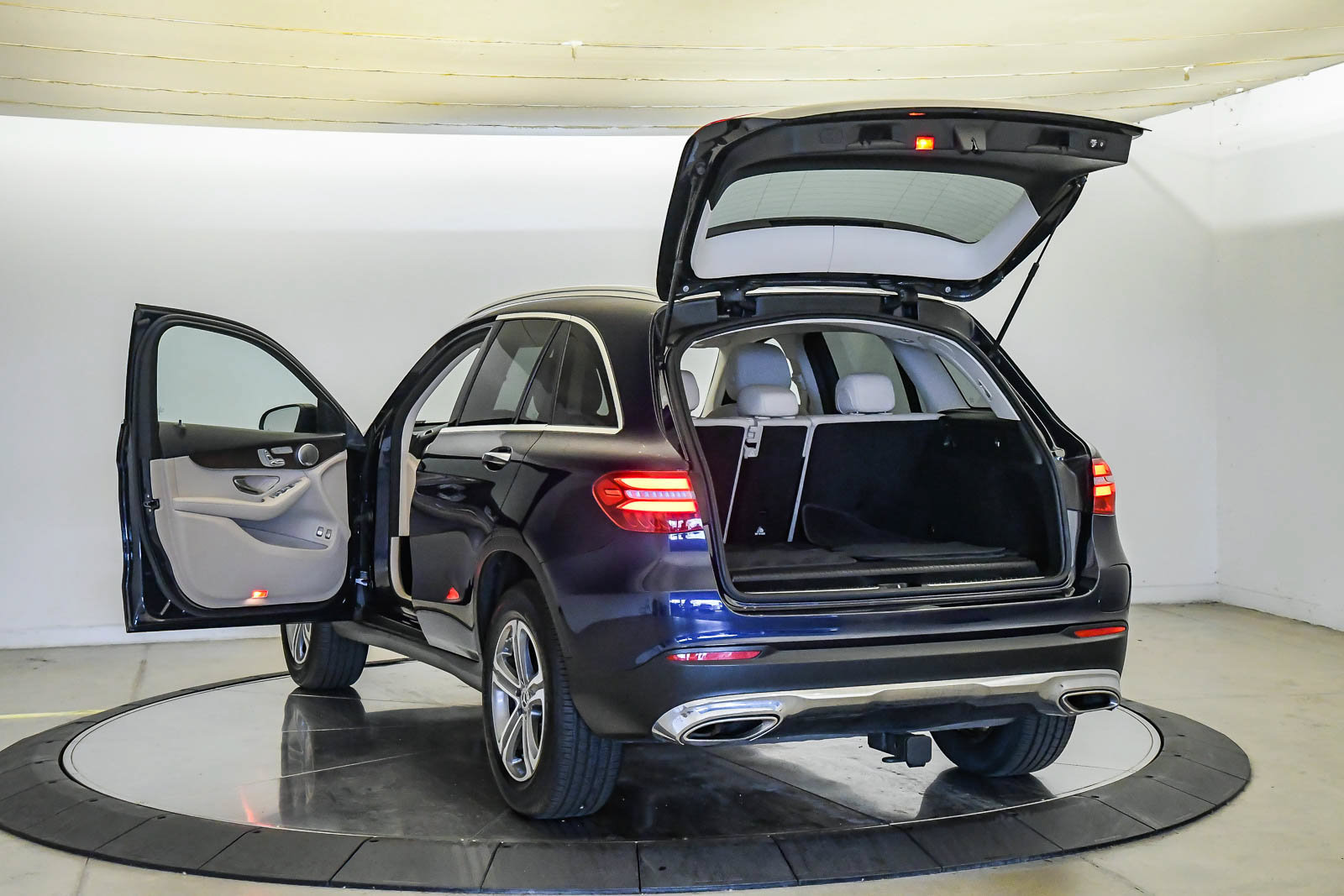 Used 2019 Mercedes-Benz GLC 350e 4MATIC image 25