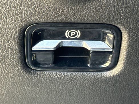Used 2024 Mercedes-Benz C 300 Sedan image 29