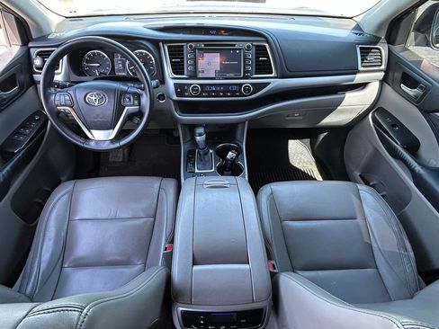 Used 2014 Toyota Highlander XLE AWD/4WD image 30