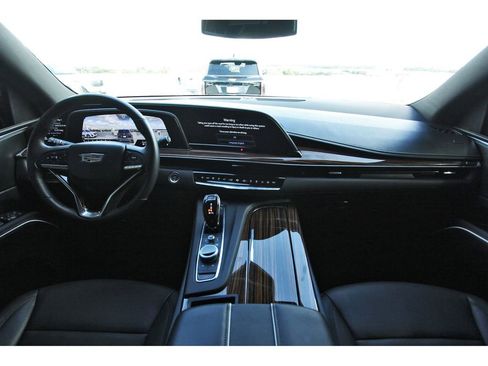 Certified 2024 Cadillac Escalade Luxury image 9