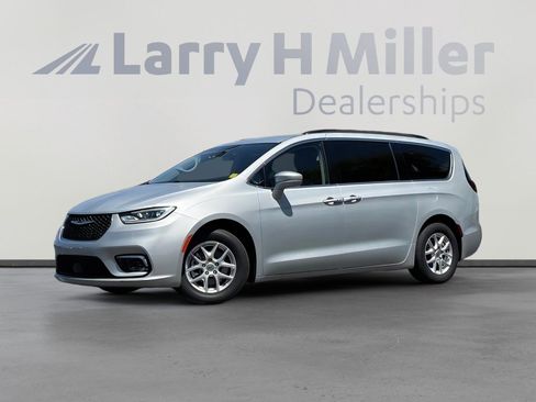 Used 2022 Chrysler Pacifica Touring-L FWD image 1