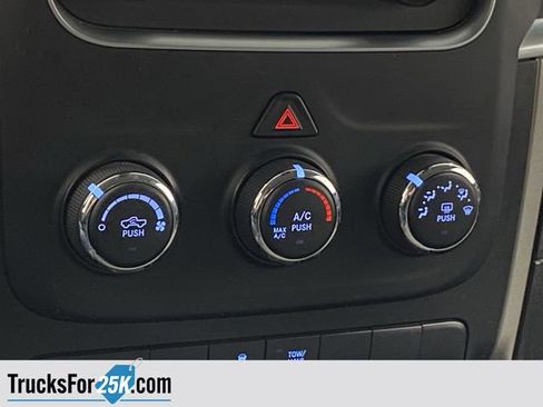 Used 2018 RAM 1500 Classic SLT image 17