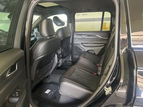 New 2025 Jeep Grand Cherokee Altitude image 24