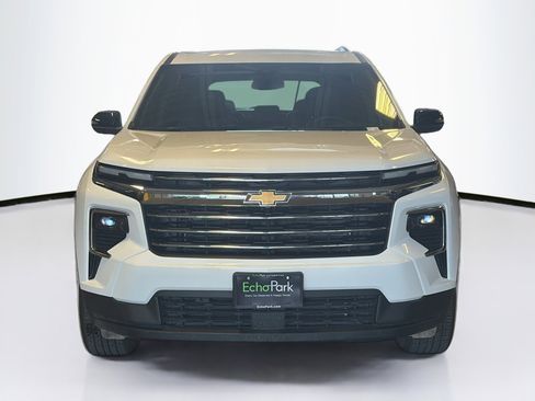 Used 2025 Chevrolet Traverse LT AWD/4WD image 2