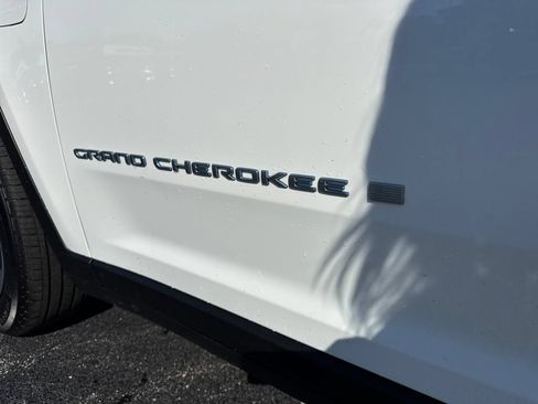 Used 2024 Jeep Grand Cherokee Limited 4xe AWD/4WD image 12