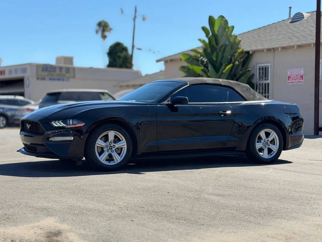 Used 2018 Ford Mustang Convertible RWD image 48